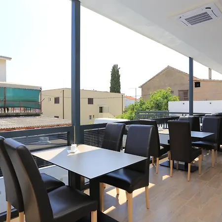 Quadruple Kastel Stafilic 17710d Guest house Kastela